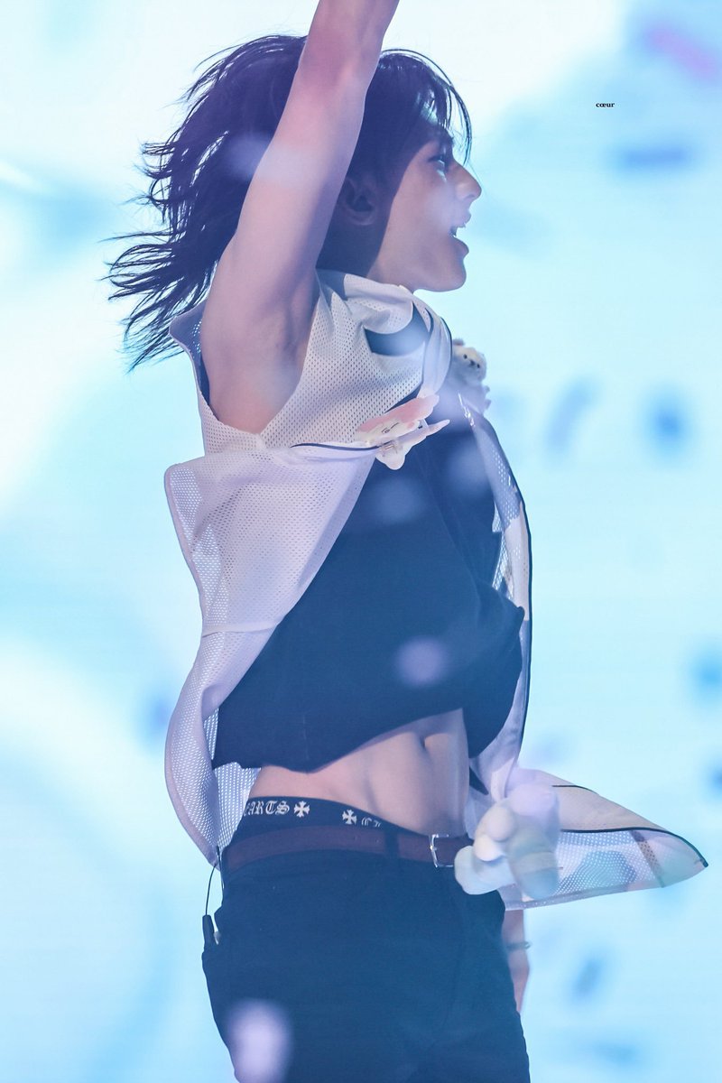Khyhbc's tweet photo. Need an account dedicated just to Hyunwaist 😩 https://t.co/XS0XdSptHN