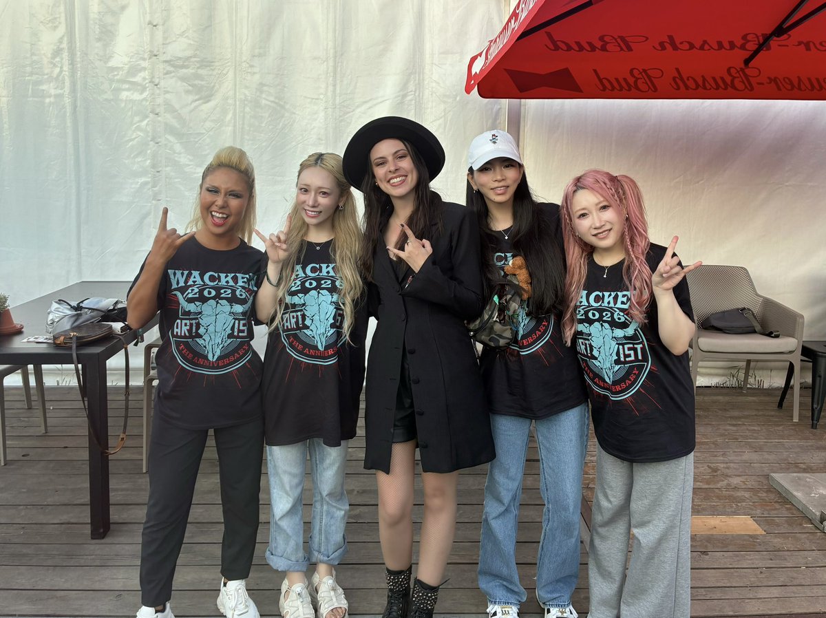 lovebites_jp's tweet photo. 🇩🇪Thank you Jennifer from @_beyondtheblack !! Great to finally meet you!!

Beyond The Black - Can You Hear Me (feat. Asami)
https://t.co/uiVQK9wRdI

#beyondtheblack #lovebites #wacken https://t.co/n8CgXNlods