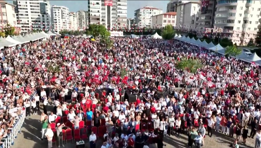 TC_MKemal's tweet photo. Burada miting yok!
Burada para ile toplanmış  figüran da yok! 

Burada Sadece Mamak Belediyesinin Cemevi temel atma töreni için toplanan canlar ve her daim o canların yanında olan Özgür Özel var !

Helal olsun size canlar👏👏👏 https://t.co/q336vA8X1R