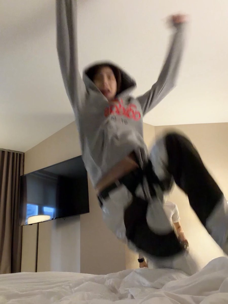 jjucider's tweet photo. roommates doing roommate things https://t.co/r7s1pDQBgh