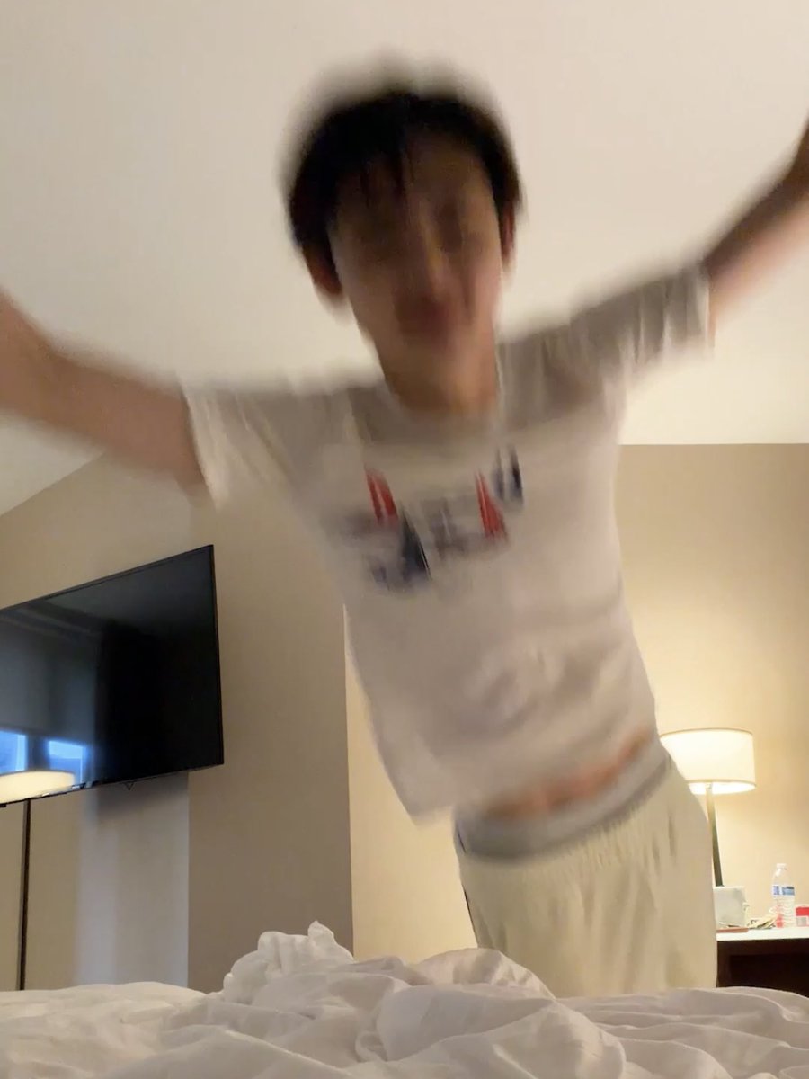 jjucider's tweet photo. roommates doing roommate things https://t.co/r7s1pDQBgh