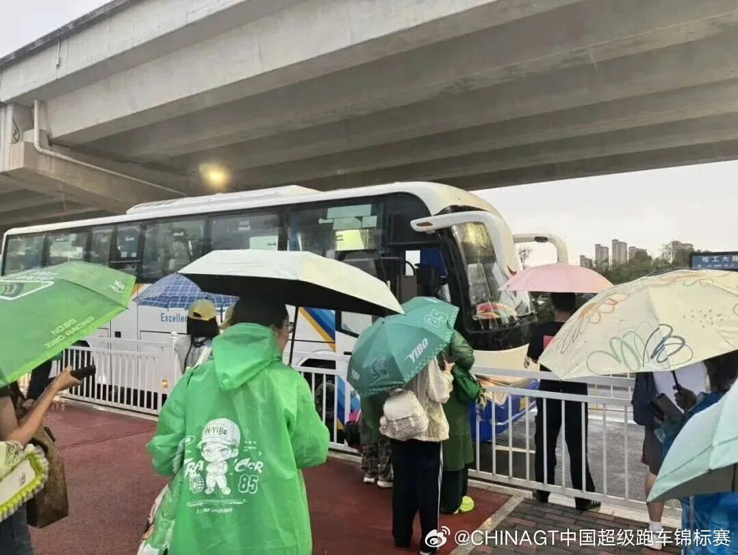 envyofyibo's tweet photo. China GT Championship Weibo

"Thank you to every racing fan. From Friday to Sunday, you braved the scorching sun and torrential rain to come to the Zhuhai International Circuit and stayed until the very last race. Every cheer, every word of affirmation+

#MTJJ #WangYibo #YIBO85 https://t.co/tUvusYOoVW