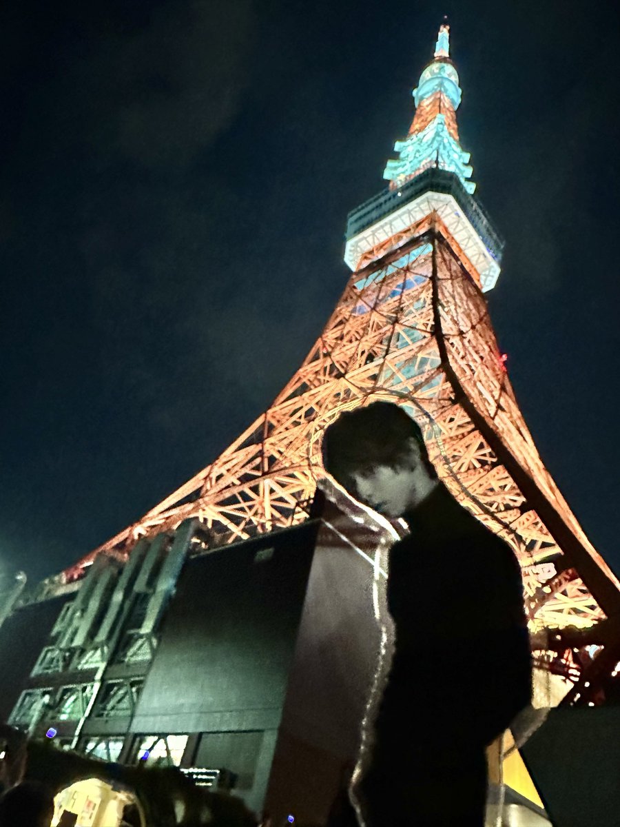 k02bu's tweet photo. #CoutureonIce
今回お話しした男性スタッフさん
普段は渋谷などのアニメイベ担当
羽生くんのメインビジュアル観て「まさに作画がCLAMPさん」「同じ人間とはとは思えない美しさ」「こんな大きなイベントに参加させてもらえて光栄」「案内しながら魅入ってしまう…」と虜になってました😆✨
#羽生結弦 https://t.co/bGThWbB44i