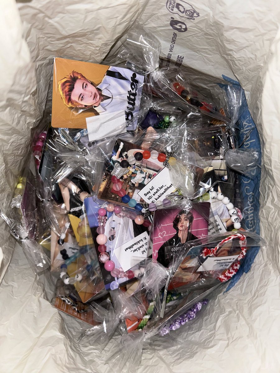 kukiisallthat's tweet photo. I’ll be at the East Rutherford BTS concert tonight at around 5:30 pm with freebies! 
•
I’ll be in a green/white striped long-sleeved shirt! Please come find me, I made a ton 🥺🥰 https://t.co/SsKYDNbMDG
