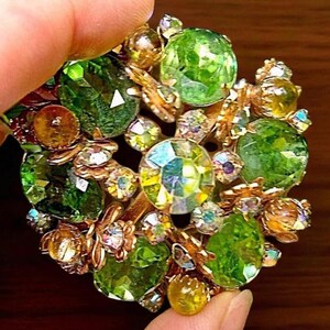 renaissancefai's tweet photo. Vintage Green & AB Rhinestone Cluster Brooch, High Domed Gold Tone Statement
https://t.co/ympC3hU3rr?
#brooch #green #rhinestones #vintage #floral #flower #AB #domed #riveted #cabochons #citrine #cluster #JudyLee #auroraborealis #designer #unsigned #highdome #AB https://t.co/HLnHJN25go
