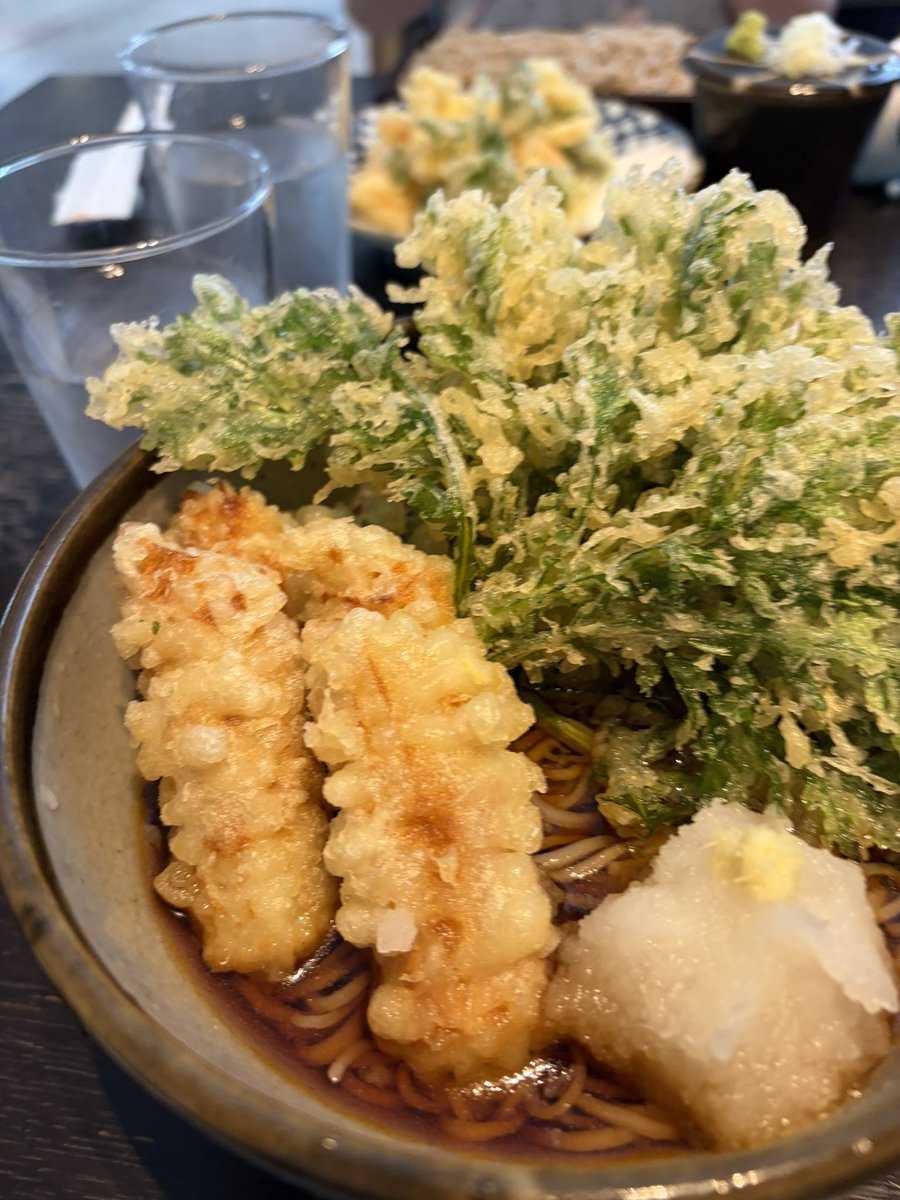 anne2282's tweet photo. 8/1は鎌倉へ🌊海が本当に綺麗で大好きです✨
茶房雲母の白玉、桃のかき氷、葛切りがどれも絶品😭
鶴岡八幡宮も美しく、限定の御朱印とお守りも素敵でした✨
パンケーキふわふわで香りも良く、とても美味しかったです☺️
夜はお蕎麦もいただきました✨ちくわがぷりぷりで、美味しかったです😋 https://t.co/l2n59X919E