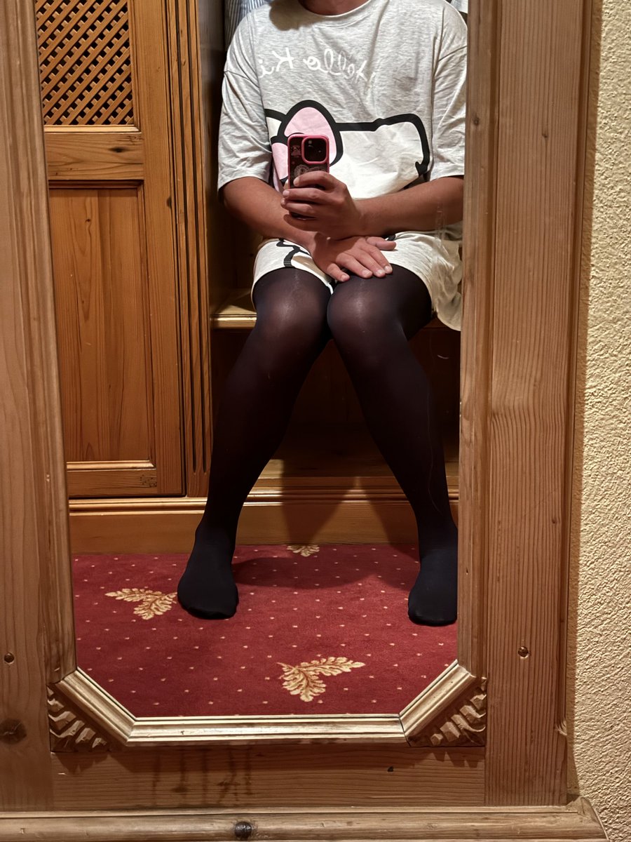 flared_amber's tweet photo. Speels, zelfverzekerd en altijd mezelf 🩷✨trots om dat te laten zien Mika owns me en ik geniet ervan om dat te delen

#Genderfluide #Nonbinair #Queer #CuteAndConfident #SexyAndProud #GenderfluidVibes #SelfLove #FluentInGender
#FluidAndFabulous #Genderfluide #CuteAndConfident https://t.co/u5XGzp8Ekb