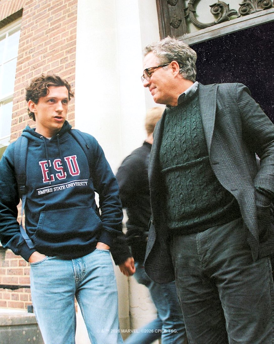 Jedi_Jill's tweet photo. BTS Brand New Day! ππππππ Mark Ruffalo #MarkRuffalo #BruceBanner #TomHolland #BehindTheScenes #Yay https://t.co/ENg2xJmYRV