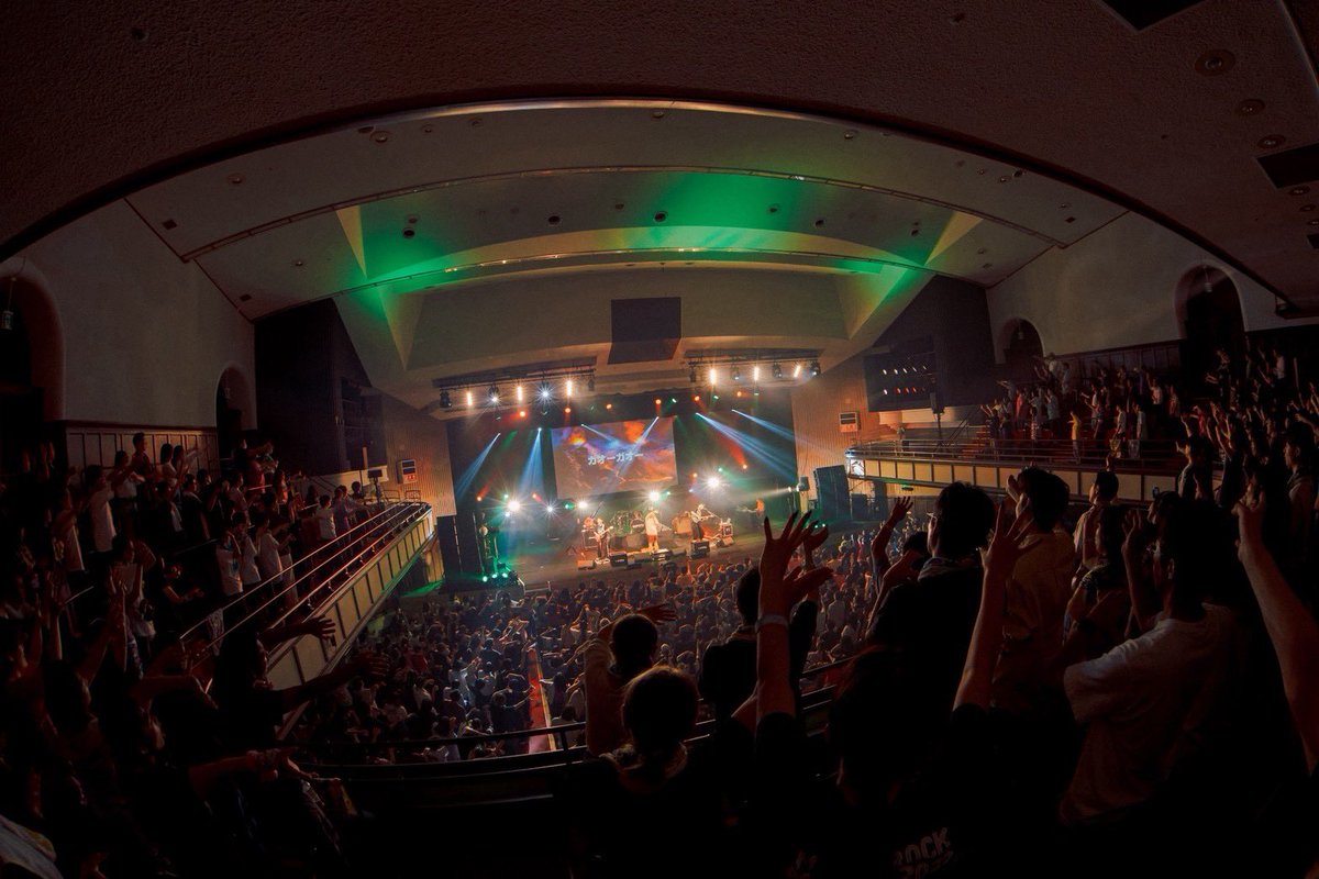yassan_durian's tweet photo. ライブ中、ロックンロールでの名古屋初ワンマンを思い出した

全力で背伸びし続けたら気づけばこんなところまできた
もちろん目標はまだまだ先やけどみんなのお陰でちゃんと進めてる本当にありがとう

もっともっと強いバンドになるからよろしくね

#とびだせスペースアドベンチャー 
📸@teru_ttm https://t.co/Gghh6Skah0