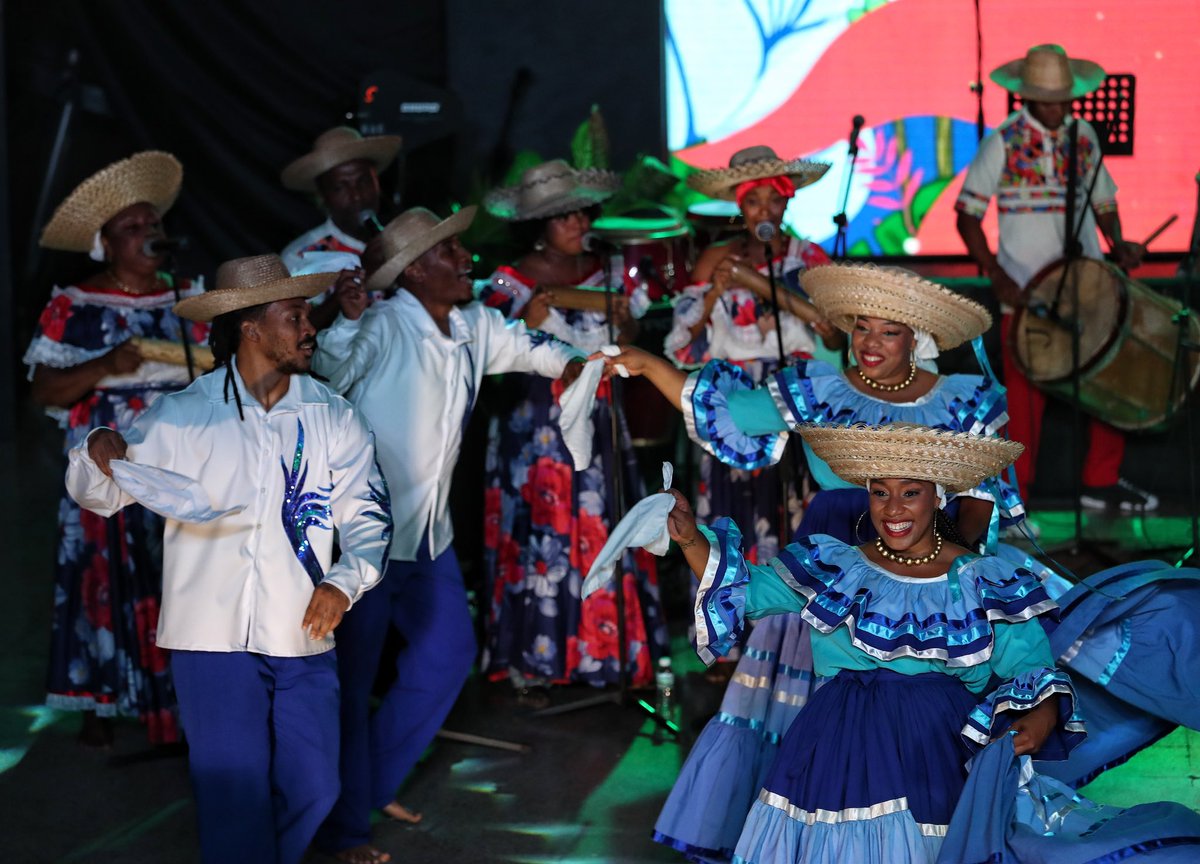 PetronioCO's tweet photo. ¡Cali, gracias por ser tan maravillosa! 🙌🏾

Abrimos la edición 30 del Festival Petronio Álvarez en el majestuoso Teatro al Aire Libre Los Cristales, el lugar donde nació el festival afrocentrado más importante del continente. 🤩 https://t.co/SEyTviRZNx