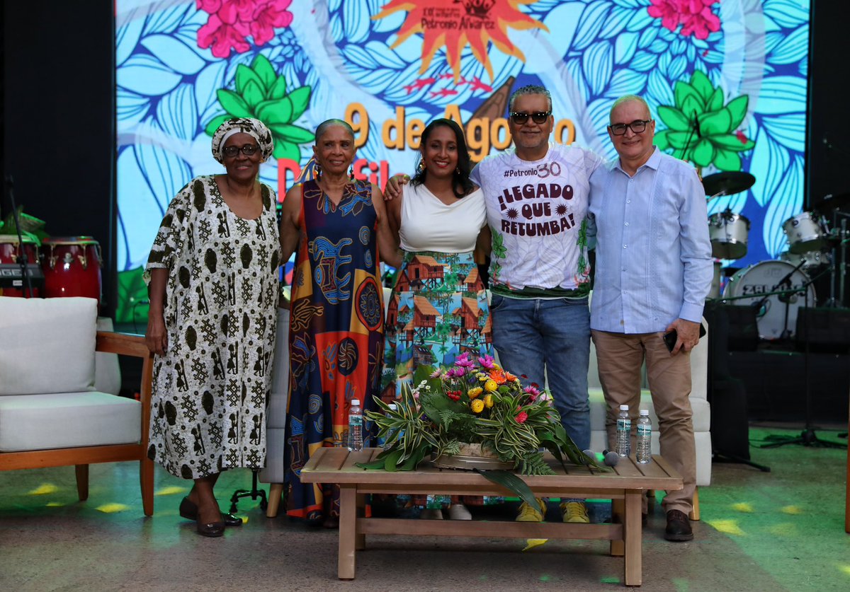 PetronioCO's tweet photo. ¡Cali, gracias por ser tan maravillosa! 🙌🏾

Abrimos la edición 30 del Festival Petronio Álvarez en el majestuoso Teatro al Aire Libre Los Cristales, el lugar donde nació el festival afrocentrado más importante del continente. 🤩 https://t.co/SEyTviRZNx