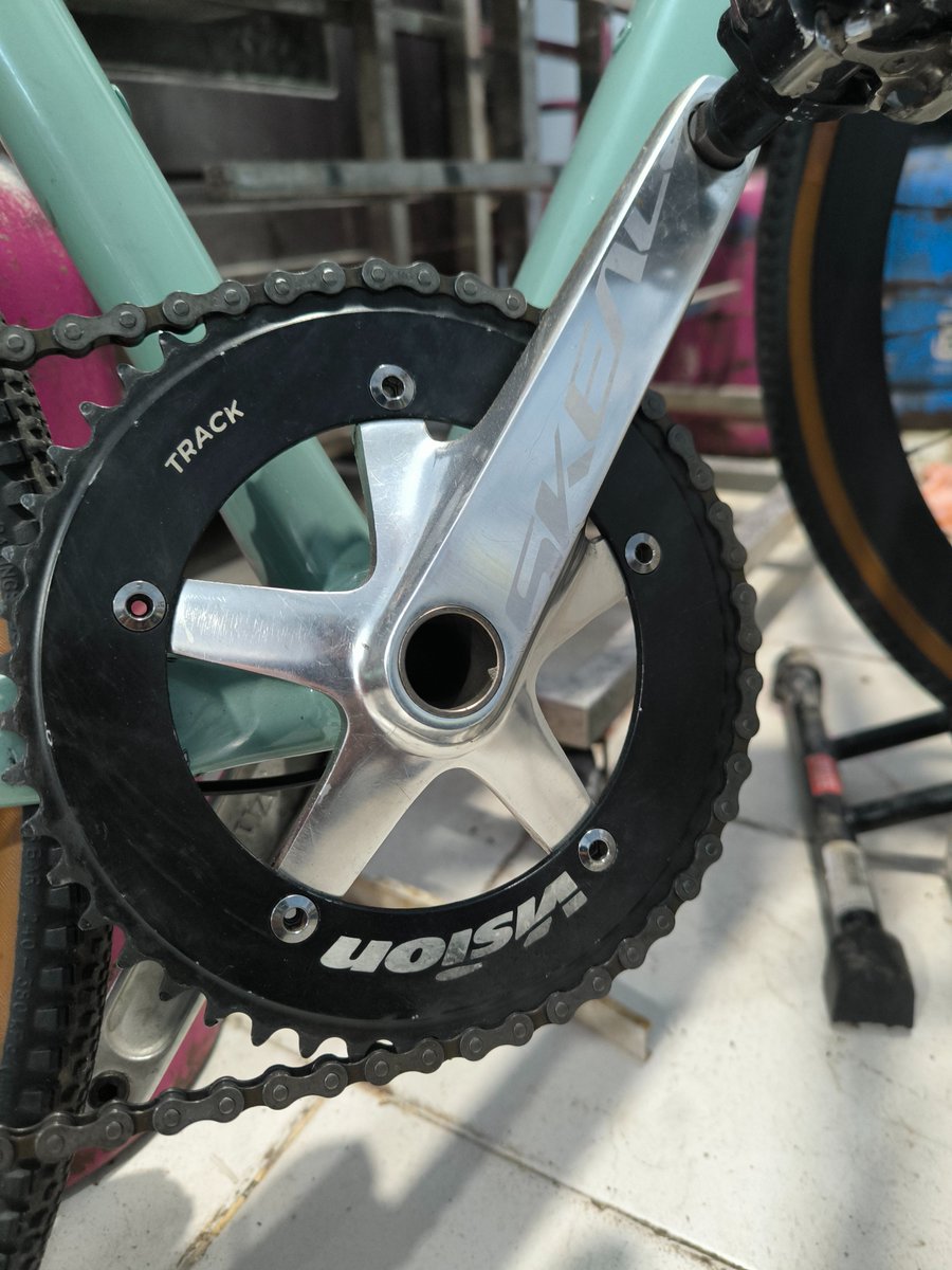 Neerjap127237's tweet photo. Wts : crank skeace + Chainring deckas 50T (Sudah di Repaint) decal Vision 900k nego ongkir #fnfjb wa : 081323626050 https://t.co/dWtsRLAR7g