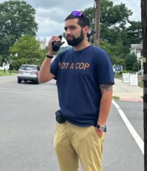 Dexerto's tweet photo. A New Jersey police officer disguised himself as a bush to catch distracted drivers using their phones

The operation also featured an undercover officer wearing a shirt that read "Not a Cop" https://t.co/AiU3Qve5sA