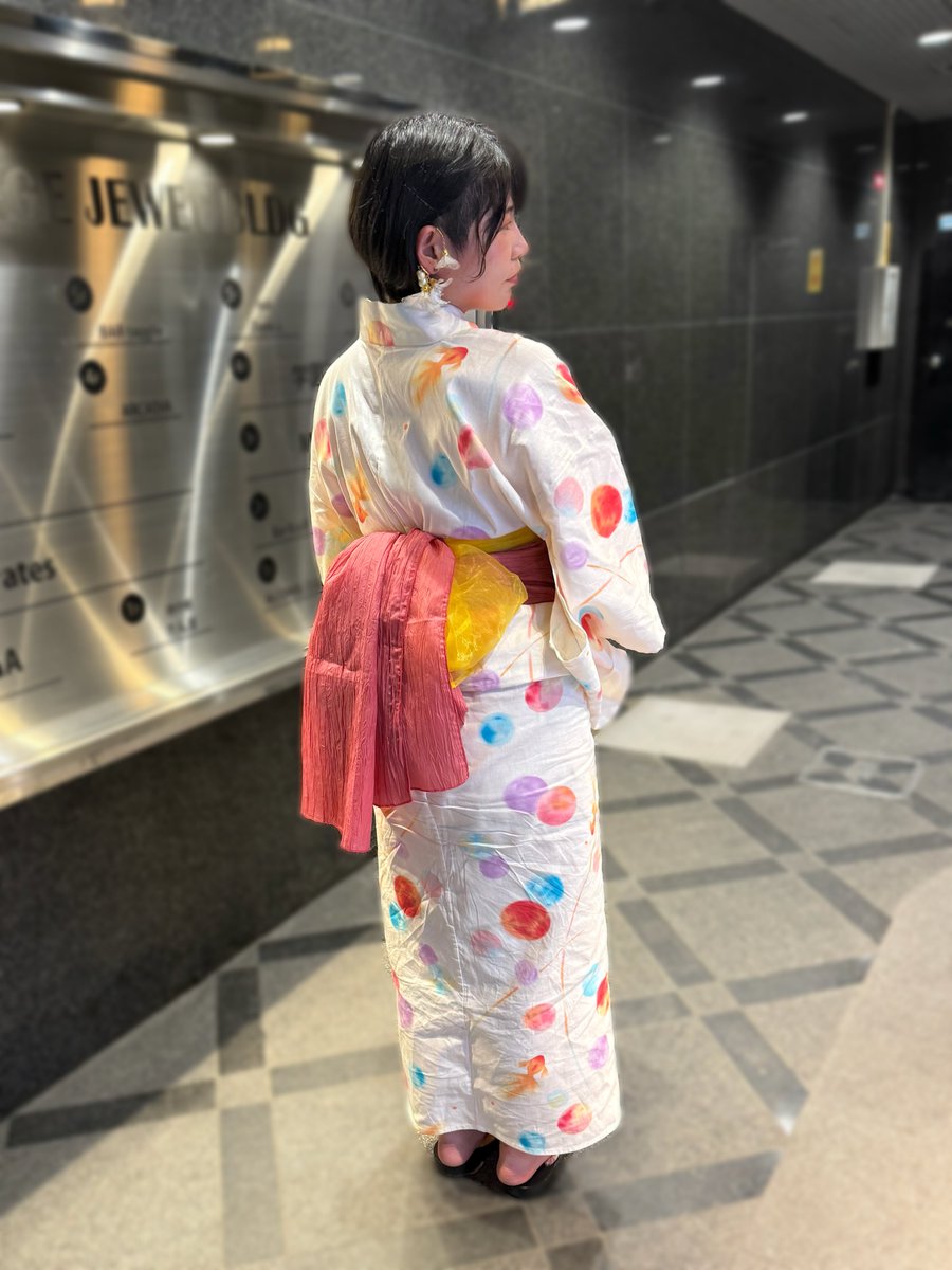 h_alpara's tweet photo. 昨日は縁日にいきもした　浴衣美女に囲まれハッピー空間だった https://t.co/7YIeNxrz2M