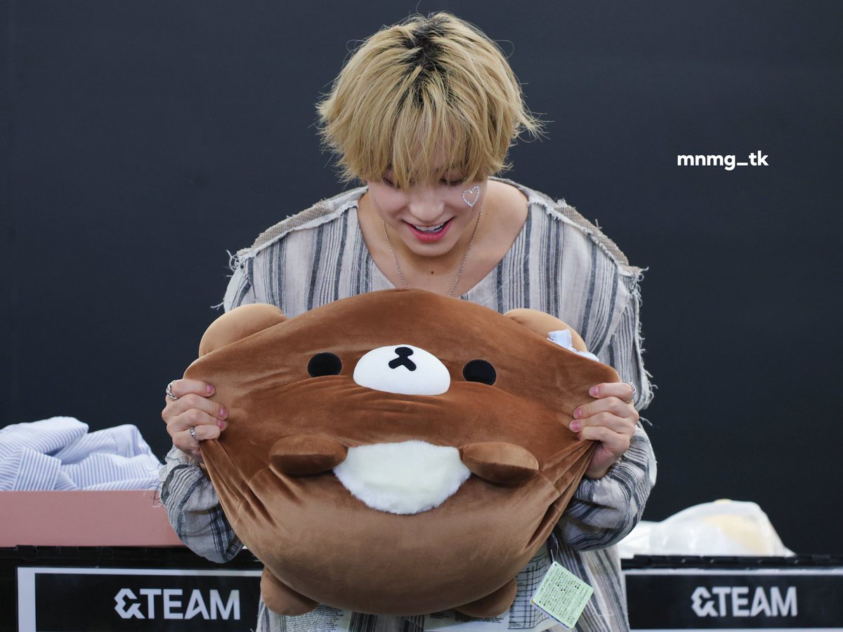 mnmg_tk's tweet photo. 260801 &amp;TEAM  We on Fire  スプサ
スペシャルプレミアムサイン会　

もちもち🐻

#andTEAM_TAKI #TAKI #타키 #タキ
#andTEAM #앤팀 https://t.co/h1HaCMGad9