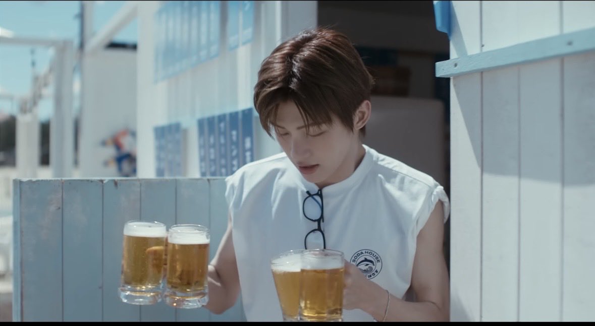 ji__ay's tweet photo. ジフンがついだビール🍺何杯でも飲めます!!

#TWSと弾ける夏  #TWS #SODASODA https://t.co/FYNbj6k4Rk