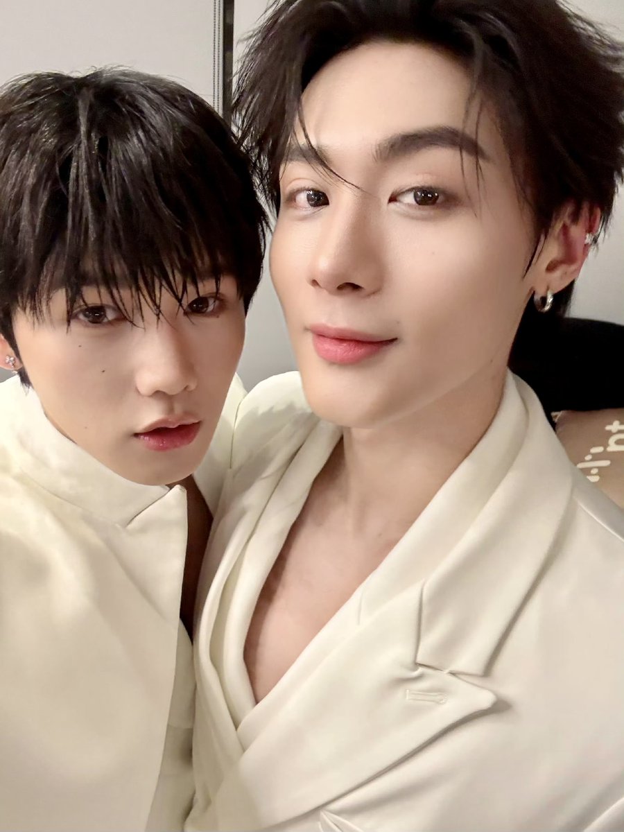 rwmrwbwmg's tweet photo. 2026.8.2
Minlee Weibo update

皆さん十分な休息は取れましたか？
私たちは数時間眠りました🐰💪🏻

📸微妙に違う写真たち
Minleeの方が先に更新してたわ

#PAYBACKTheSeries
#PaybackEP10
#PaybackFinalEP
#ToptapMinlee
@JARUKiTzX96 @mii_iin_
#TOPTAPJarukit #MINLEEthanakorn
#楽天TVでPAYBACK https://t.co/I4CoezHh7v