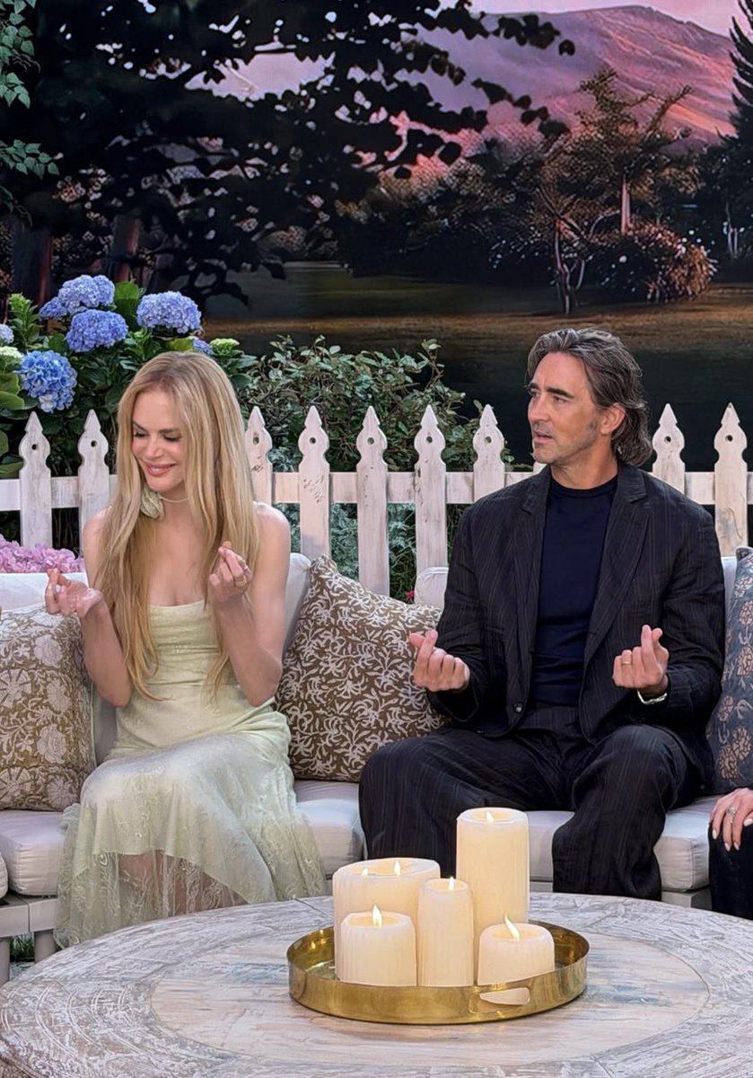 FilmUpdates's tweet photo. Nicole Kidman, Lee Pace and Sandra Bullock for ‘PRACTICAL MAGIC 2’ press 📸 https://t.co/UJBMyeMMFe