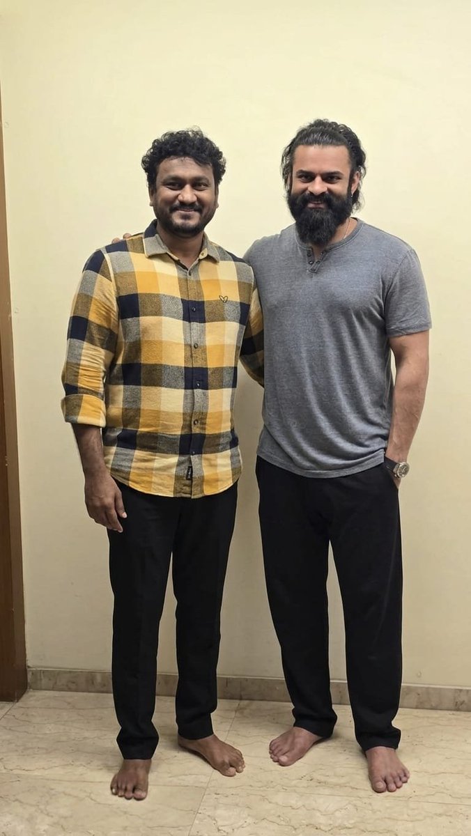 Srinivas22235's tweet photo. మెగా యూత్ ఫోర్స్ జాతీయ కన్వీనర్‌ @bobby_yedida గారు హీరో @IamSaiDharamTej గారిని కలవడం జరిగింది

@MYFOffl జాతీయ కన్వీనర్‌గా నియమితులైనందుకు సంస్థకు మరియు మా భవిష్యత్ కార్యక్రమాలన్నింటికీ తన పూర్తి మద్దతు ఉంటుందని హామీ ఇచ్చారు✌️🫶 ఈరోజ��� మీరు చెపిన మాటలు మాకు ఇచ్చిన ధైర్యం ఎప్పటికీ మర్చిపోలేనిది  🙏 🩷

#SaiDurgaTej #MegaYouthForce #NationalConvenor #MegaFamily #MegaFans