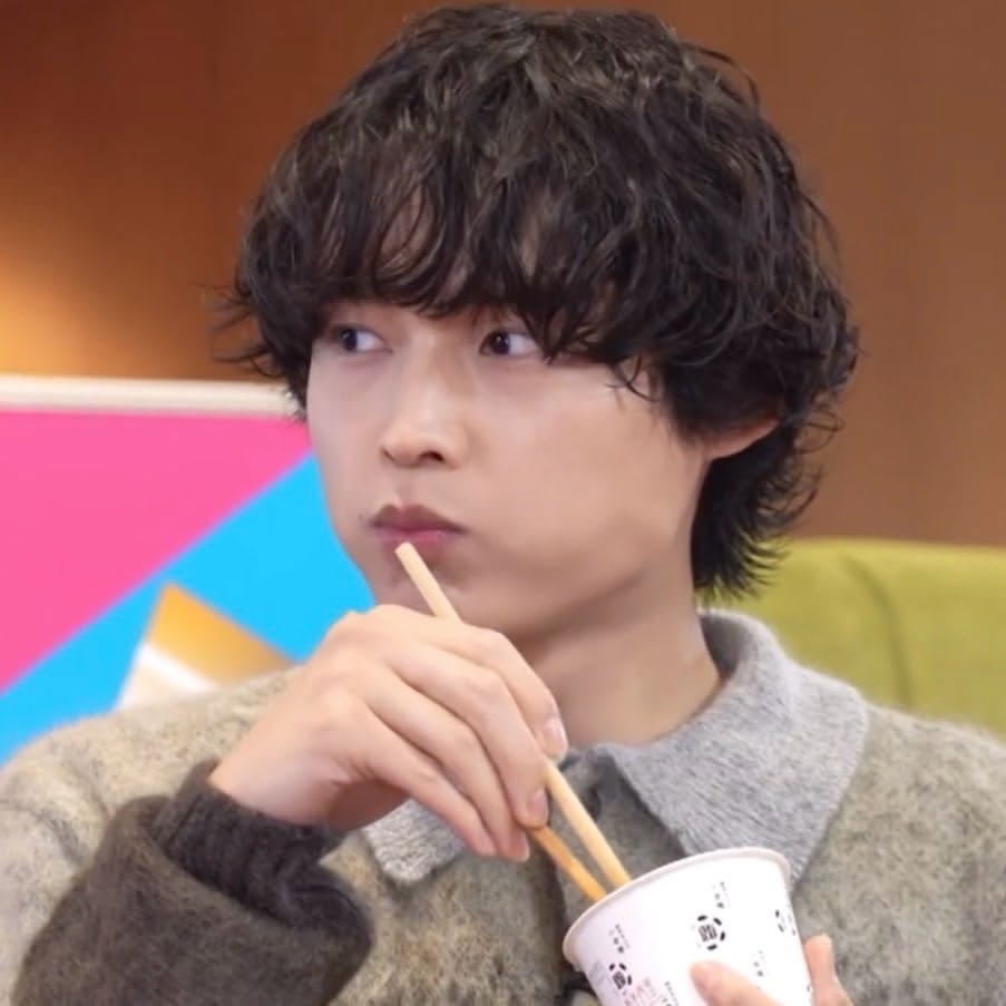 hoku_zz6's tweet photo. もぐもぐしてる北斗全部かわいい
 #松村北斗 https://t.co/Ltf1yio1vX