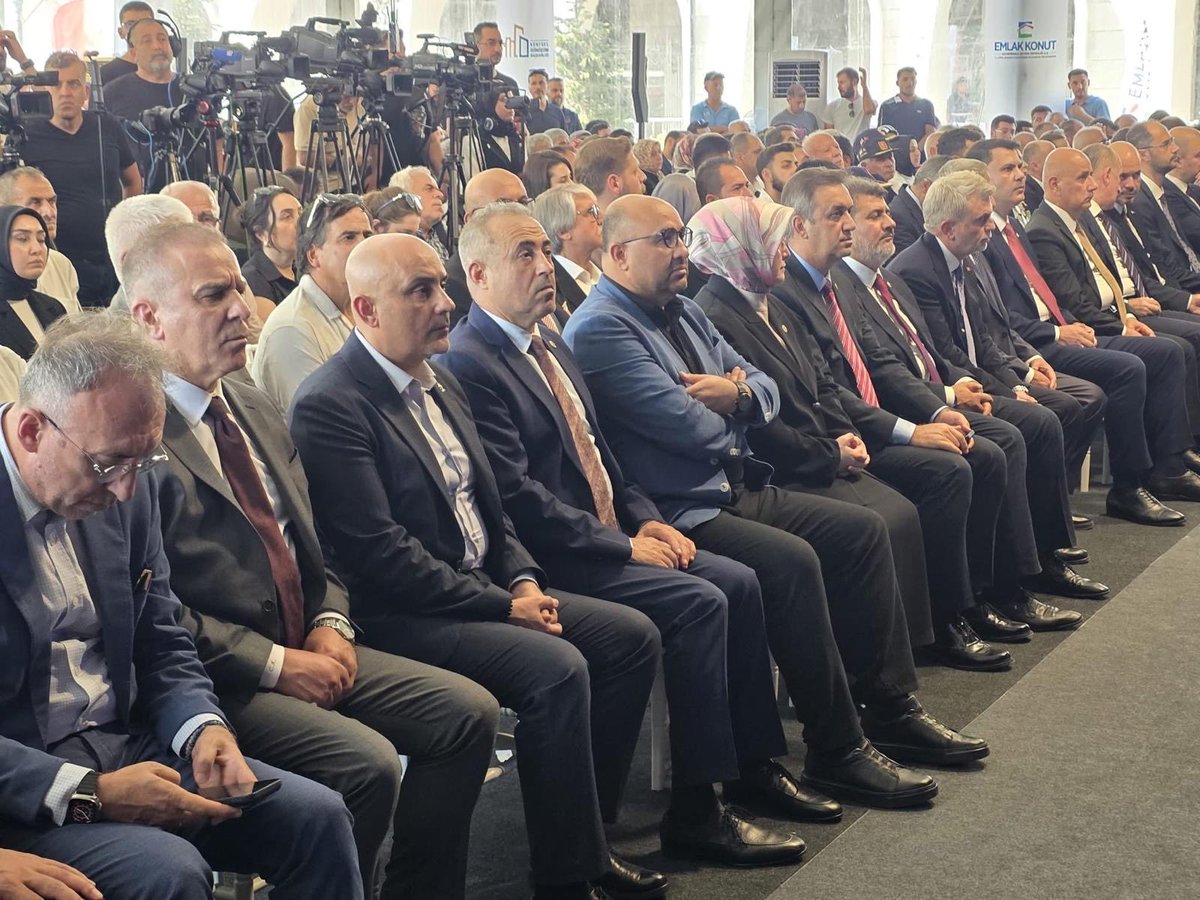 akkadinmaras's tweet photo. Çevre, Şehircilik ve İklim Değişikliği Bakanımız Sayın Murat Kurum’un teşrifleriyle düzenlenen Kent Meydanı, Toptancılar Sitesi ve Yapımı Tamamlanan Projelerin Açılış Törenine;Ak Parti Kahramanmaraş İl Kadın Kolları Yönetim Kurulu Üyelerimiz katılım sağladılar. https://t.co/rwDI7J89vr