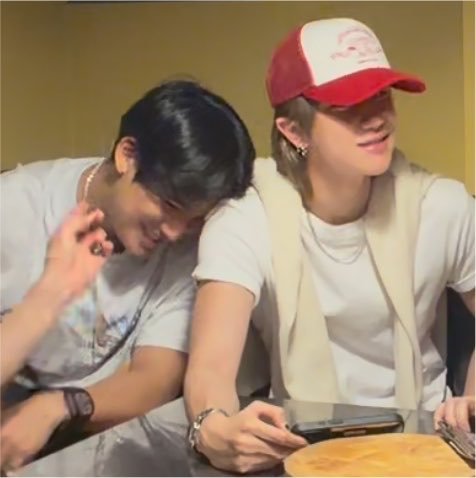 yuzeria_'s tweet photo. คนที่รักแมว ติดแมว ที่สุด https://t.co/QKoe4uxhde