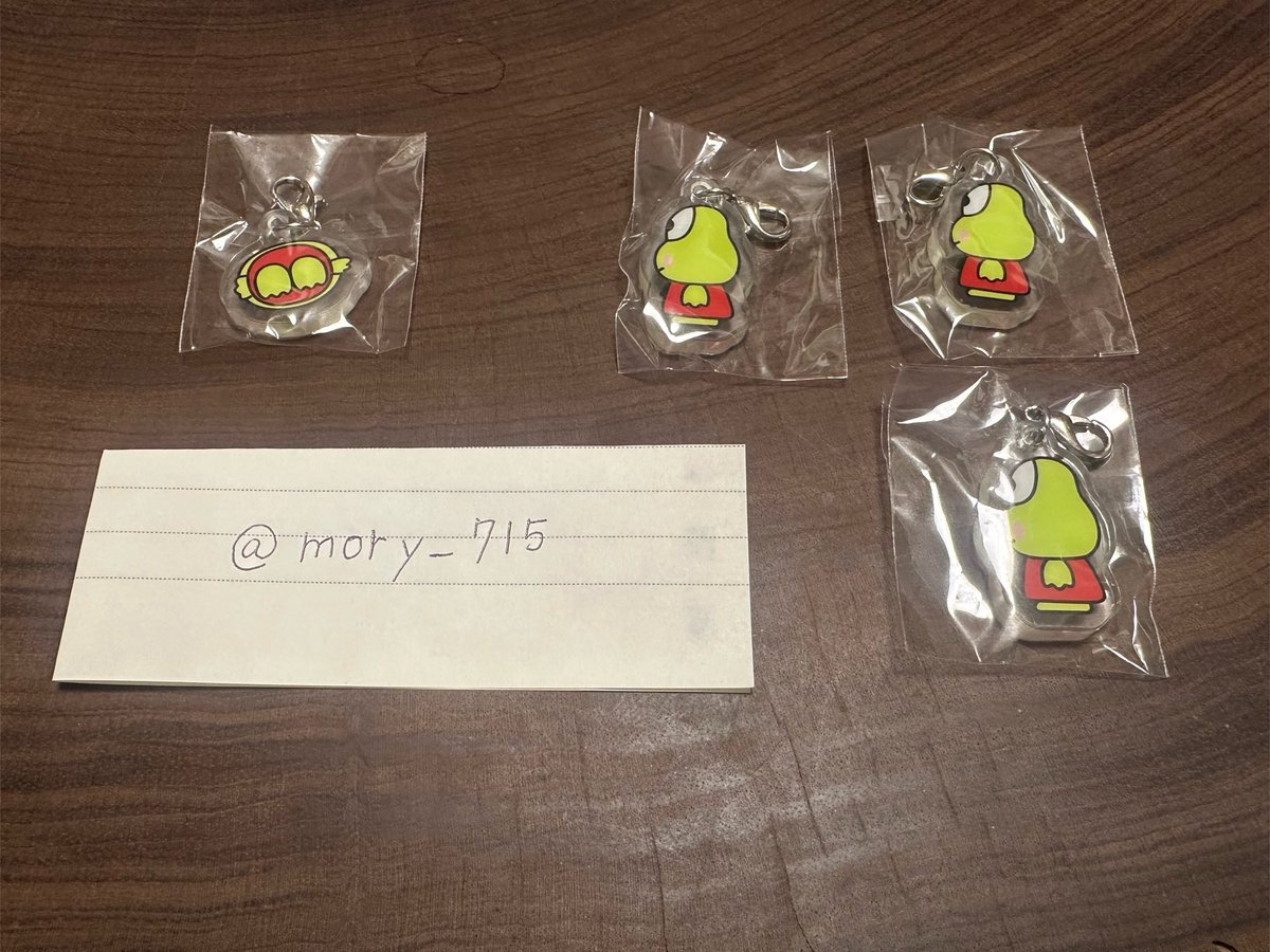 mory_715's tweet photo. けろけろけろっぴ 全方位アクリルチャーム
交換していただける方探しています！

譲:左側面、底面
求:右側面、背面

郵送での交換希望です。よろしくお願いします🐸 https://t.co/1kB9Js1iZR