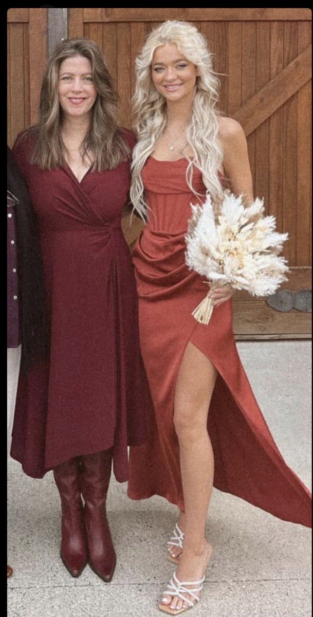 JohnSmithBgp4p's tweet photo. Cucks sis Leia and Mom Erica, dm me cucks https://t.co/YCx39RDTku