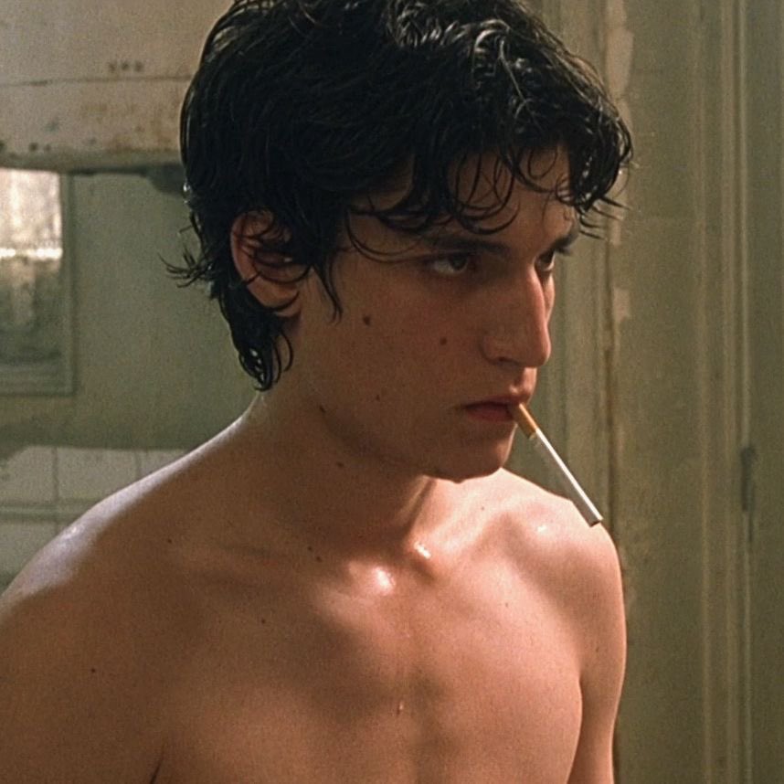 docenevoa's tweet photo. louis garrel in the dreamers (2003) https://t.co/l8d5bvWof0