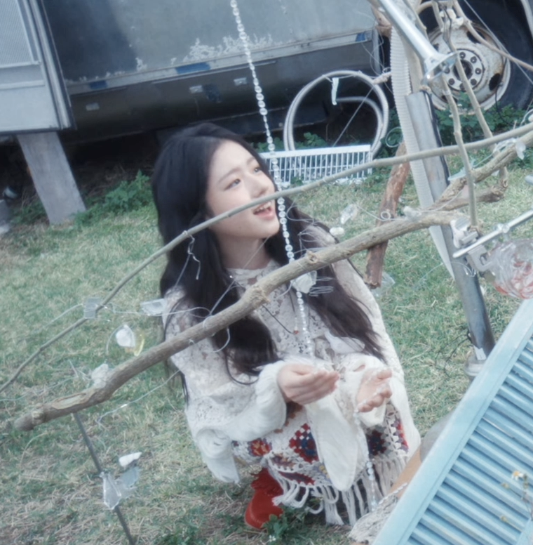 rimi960523's tweet photo. I can already tell that Yeonseo is going to be the group's baby. #jypngg https://t.co/VgOLv7FwTg