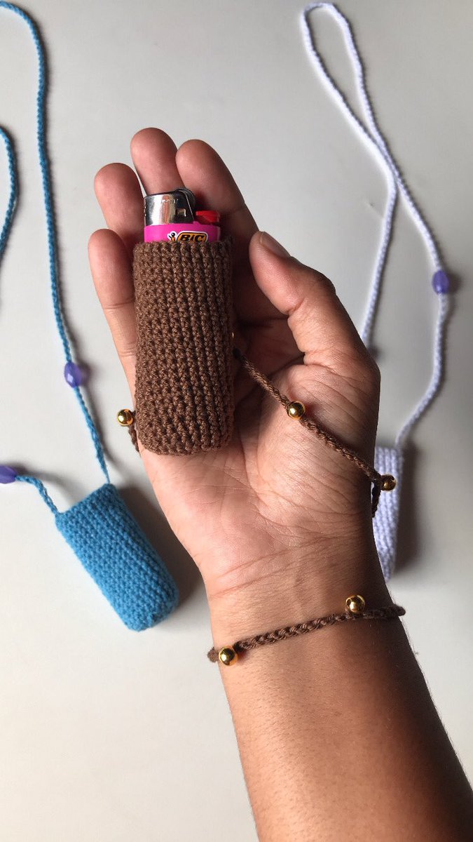 dhhanddara's tweet photo. Porta Bic de crochê bem frufruzinhos disponível apenas 7,00 matinhos. https://t.co/nrINPdvzBJ