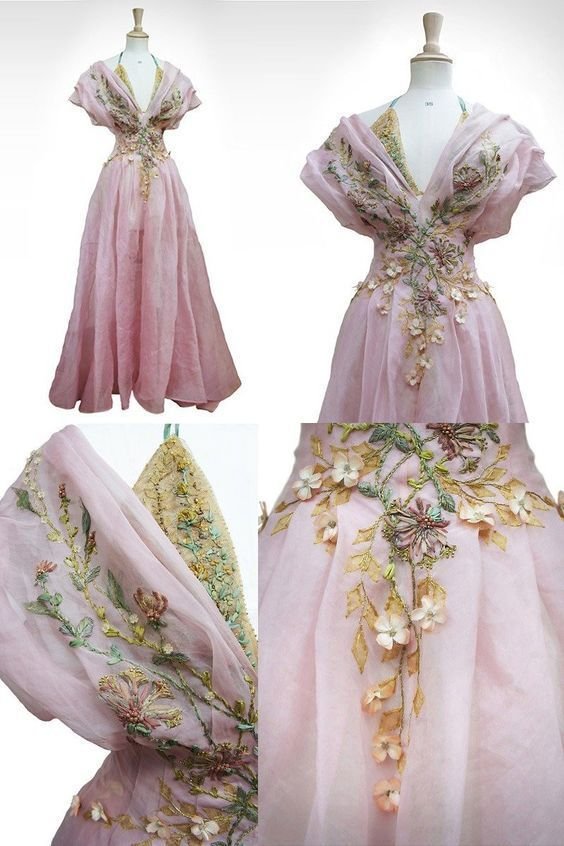 Rhaena_Gallery_'s tweet photo. A dress for lady Rhaena of Pentos, rider of Morning, gifted to her after she visited the place of her birth. https://t.co/ddU7NtaALY
