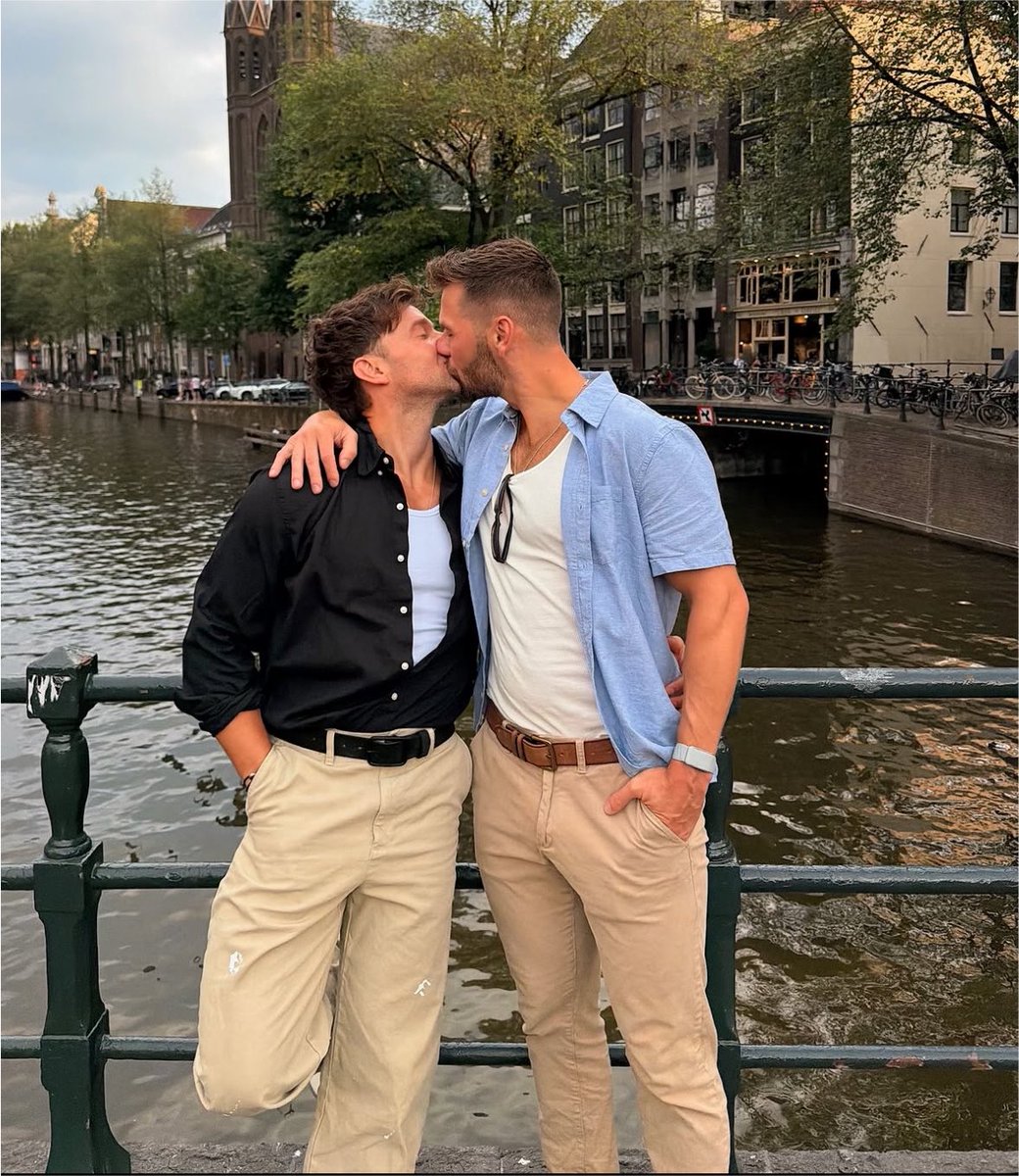 escenas_gay's tweet photo. Just two guys, one city, and a love that feels like home. ❤️ https://t.co/M2jRUO6VCR