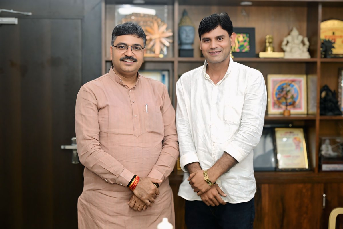 AlwarSaikul's tweet photo. Meet to Shree Tika Ram Jully Ji । https://t.co/tt4LVwBXdA