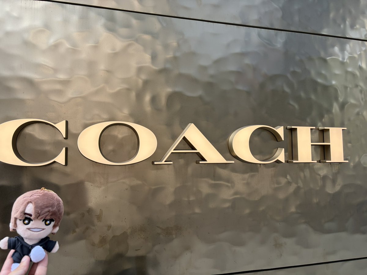 sw_dvt's tweet photo. 銀座に溶け込む松村？北斗とCOACH優吾 https://t.co/JQYTkup36l