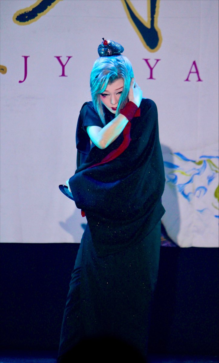 7xqllyc's tweet photo. ⟡.────────────── .⟡

恋しさに溺れた 瞬間のままで
息も出来ずただ 愛してるの ＿＿

⟡.────────────── .⟡
♬ ブルーアンバー

 #劇団丞弥  #澤村静華  #羅い舞座京橋 https://t.co/pQ5KTsXSvl