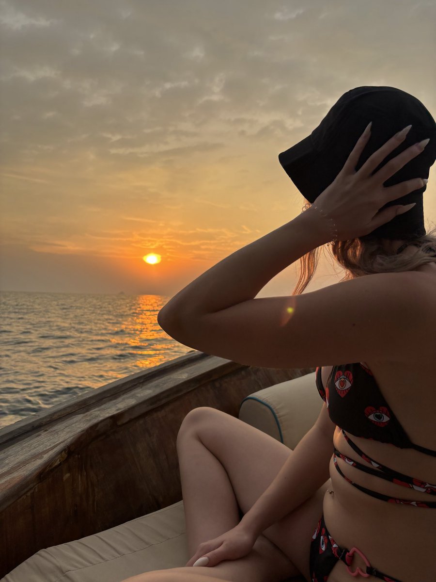 nataliebnk's tweet photo. In love with these sunsets 💕 https://t.co/Zh76ORKVaG
