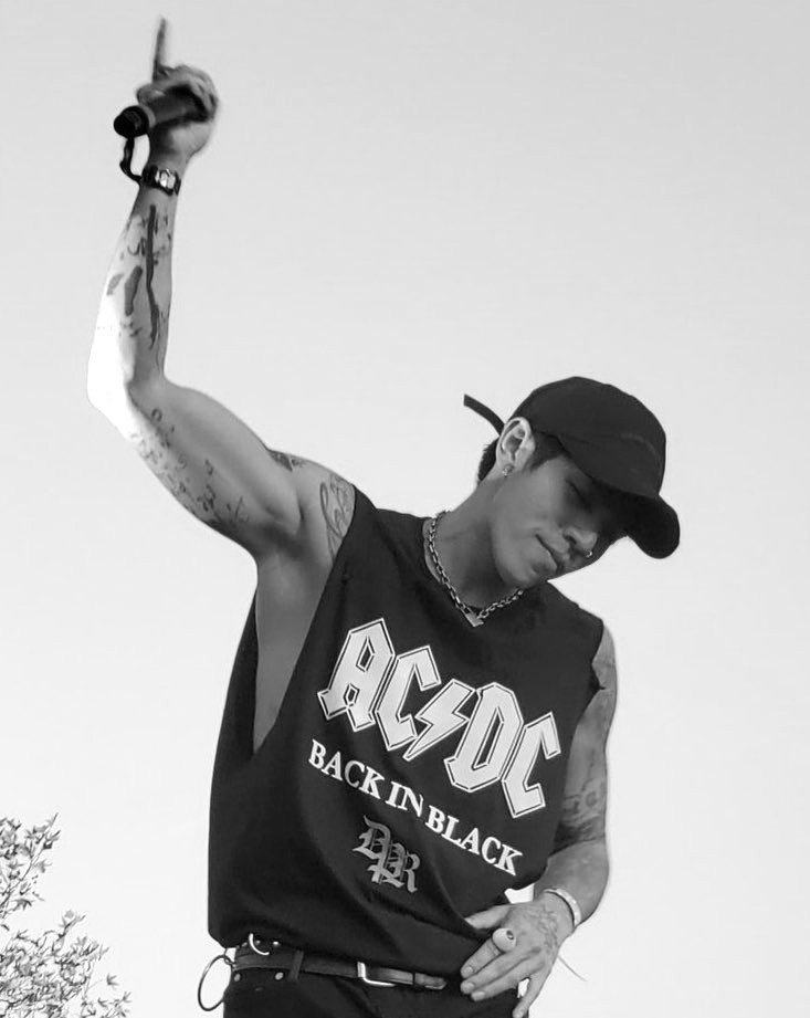 Nektacruz2's tweet photo. DPR Ian no hitc 2021 🖤🎙️🔥

Essa foi a primeira apresentação oficial do Ian como vocalista da DPR, eu amo essa fotos, eu amo essa apresentação 📸 https://t.co/07jjpkv9nT