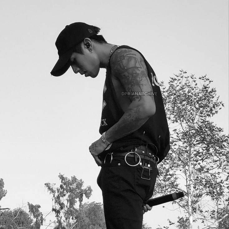 Nektacruz2's tweet photo. DPR Ian no hitc 2021 🖤🎙️🔥

Essa foi a primeira apresentação oficial do Ian como vocalista da DPR, eu amo essa fotos, eu amo essa apresentação 📸 https://t.co/07jjpkv9nT