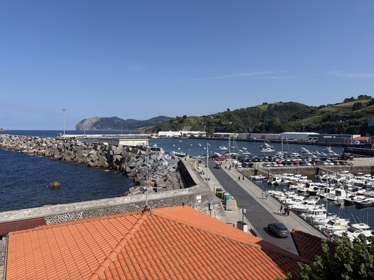 mikel_agr's tweet photo. Paseoan amatxugaz 😎
#Bermeo https://t.co/BUWhn1J0DN
