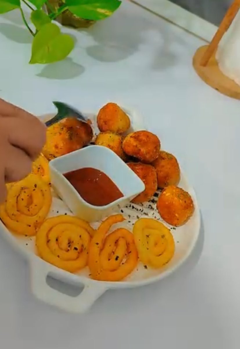 tukitoey's tweet photo. Potato nuggets are a delicious vegetarian dish. What did you eat today?
🌱🥔🌱🥔🌱🥔🌱🥔
#Vegetarian #Veggie #PlantBased #MeatFree #VegFood #VegetarianFood #PlantPowered #HealthyEating #VeggieLife #FoodLover #Homemade #PotatoNuggets #Yummy #Delicious #Foodie 🌱🥔 https://t.co/q0tZAlJGAp