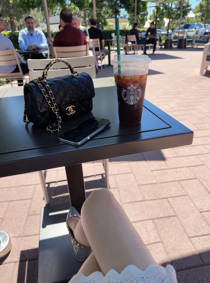 llsha123's tweet photo. Just a quiet moment enjoying the sunshine and the little things in life. https://t.co/e2hPdECPRa