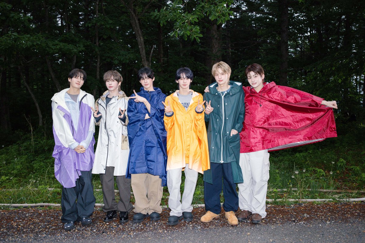 oricon's tweet photo. TWS、日本カムバック「SODA SODA」MV公開
海の家「そうだはうす」が舞台

オリコン独占カット到着📷

🔻ビハインドレポート
https://t.co/YK0paLSOsq

#SODASODA https://t.co/qHjqReGRp7