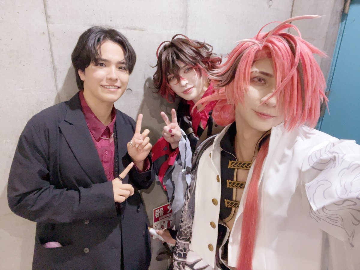 haruki_yokkora's tweet photo. 2人ともカッコよかったので撮ってもらった。
来年こそはマシュとモルガンとバーヴァンシーとも撮りたい。その時は僕は壁でいい。 https://t.co/AhWCujO72V