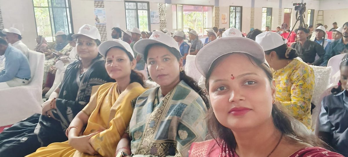 Gayatri99479199's tweet photo. "नशा मुक्त युवा, विकसित भारत"

आज मानस भवन बैकुंठपुर में युवाओं को नशामुक्त जीवन के लिए प्रेरित करने और विकसित भारत के निर्माण में उनकी भागीदारी सुनिश्चित करने के उद्देश्य से "नशा मुक्त युवा, विकसित भारत" कार्यक्रम का आयोजन किया गया ।कार्यक्रम का शुभारंभ माननीय प्रधानमंत्री श्री नरेंद्र मोदी जी के वर्चुअल संवाद के माध्यम से किया गया।

"आइए, नशा छोड़ें, जीवन जोड़ें और विकसित भारत के संकल्प से जुड़ें"

#NashaMuktYuva #ViksitBharat #MYBharat #NashaMuktBharat #YouthPower