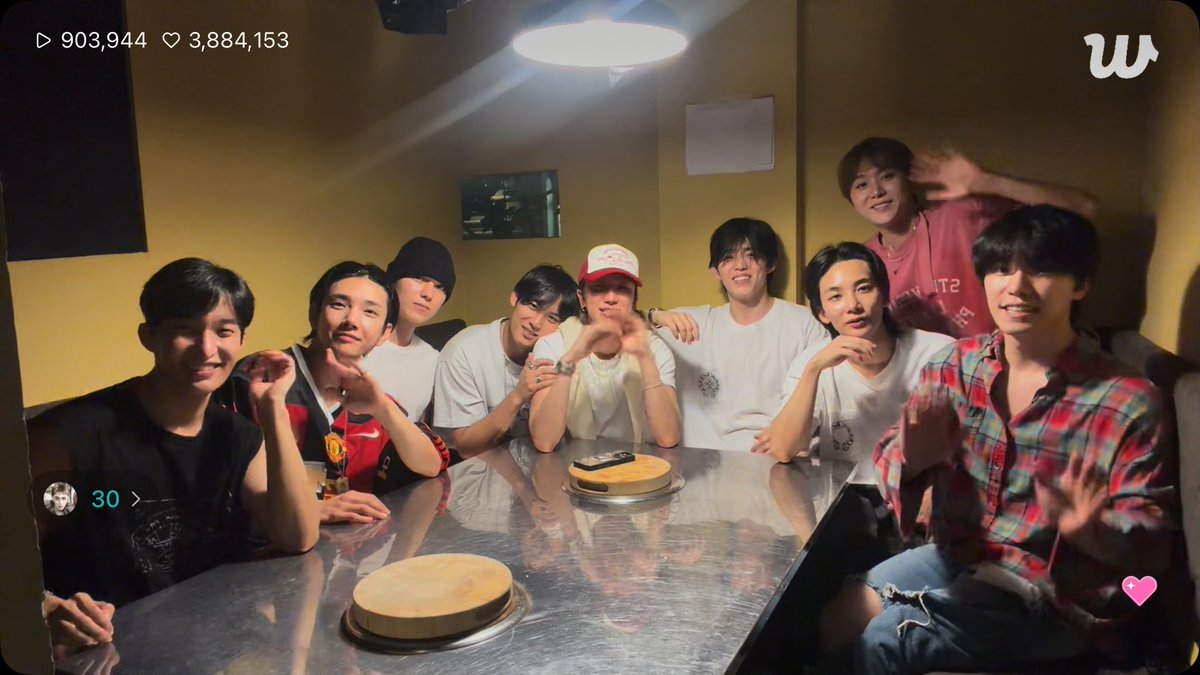 wonubliss's tweet photo. seventeen capture time 📸🩷🩵 https://t.co/k9RhElrqO5