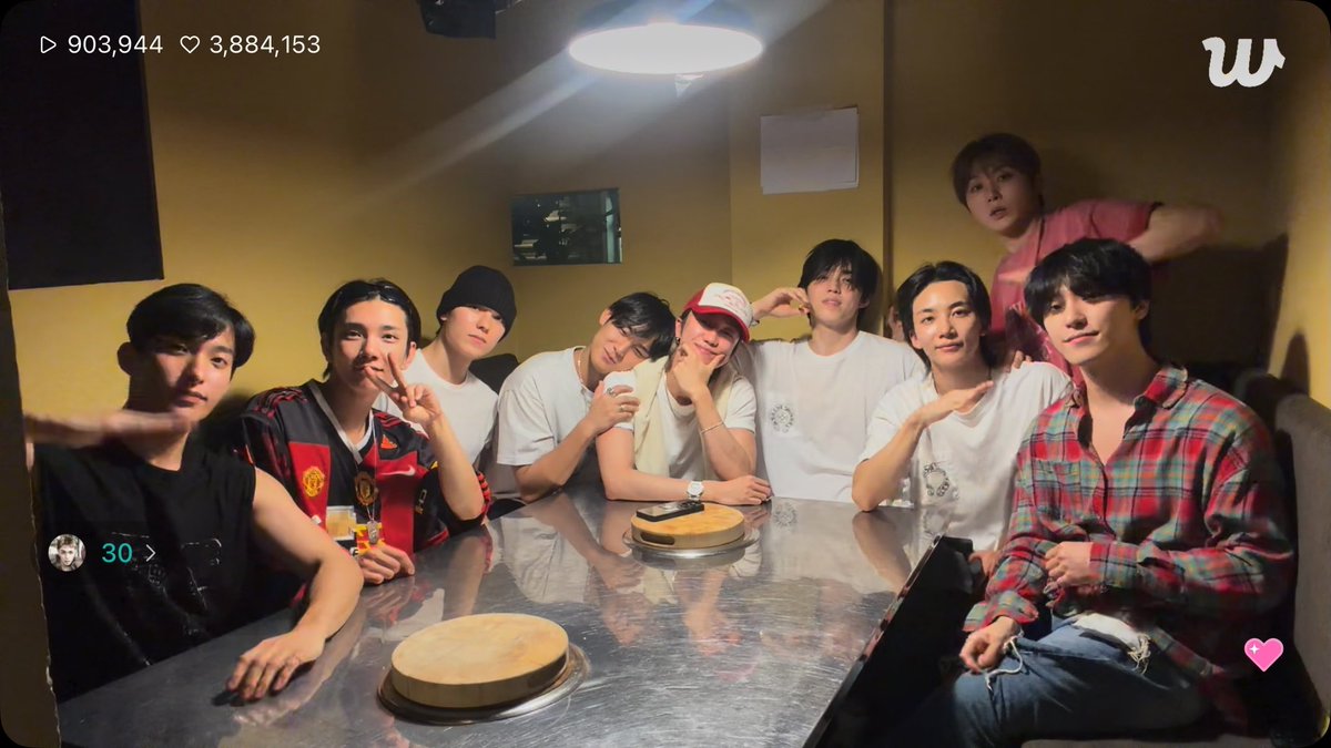 wonubliss's tweet photo. seventeen capture time 📸🩷🩵 https://t.co/k9RhElrqO5