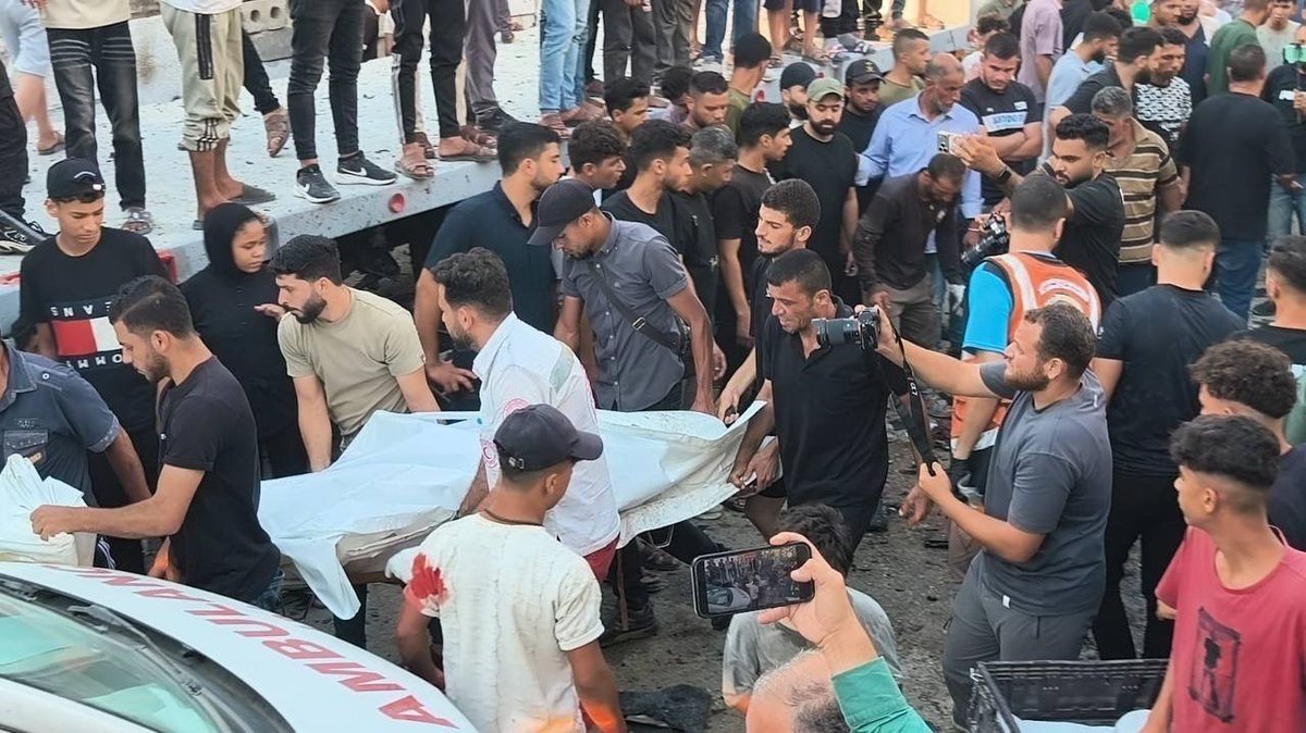 doamuslims's tweet photo. At least 4 Palestinians were killed in an Israeli strike on a displaced tent in Al-Rimal neighbourhood of Gaza City. https://t.co/flbKgUzeg9