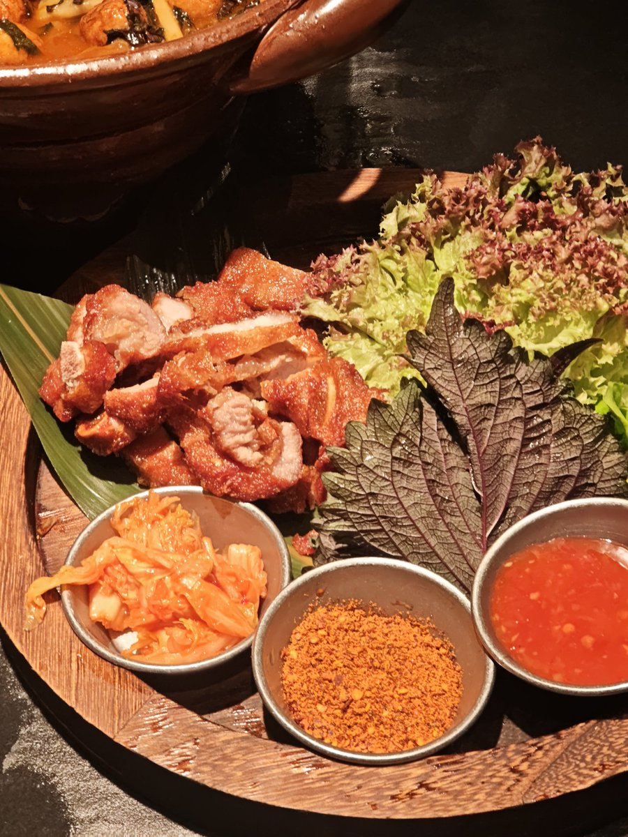 Dusk_yoi's tweet photo. 和我的朋友Mars出來吃飯，第一次吃廣西料理（笑）
os：説到米粉我覺得扁粉遠好吃于圓粉，其一是祂們不容易被筷子滑落，其次是口感太硬的話我也不喜歡 https://t.co/TwfoJVcjyC