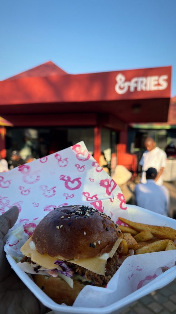 ___STxN's tweet photo. Sundays eMsotra 🍔🍟 https://t.co/CZyJ2mkVtS